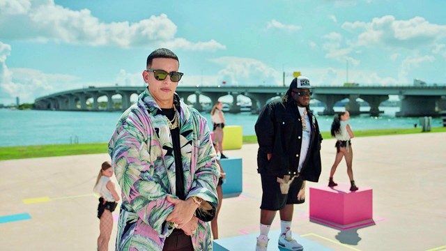 Daddy Yankee - Sal y Perrea Remix