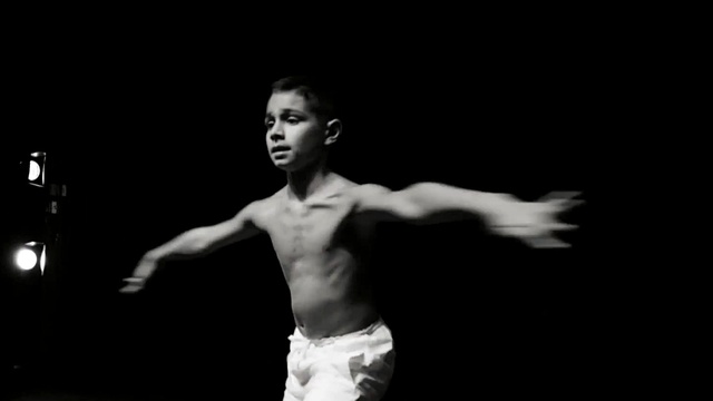 Jasmine Kara - Right Behind You