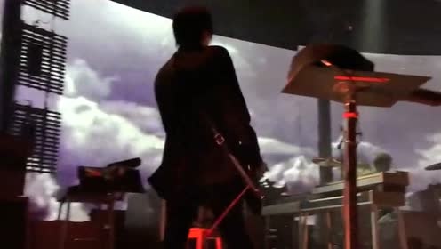 Queens of the Stone Age - No One Knows (iTunes Festival 2013 Live) (Live)