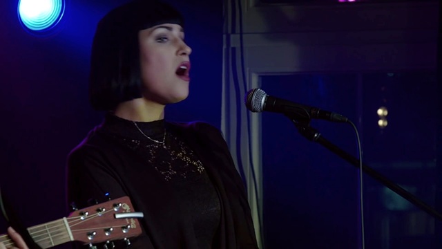 Nessi - Take Me Back (Live)