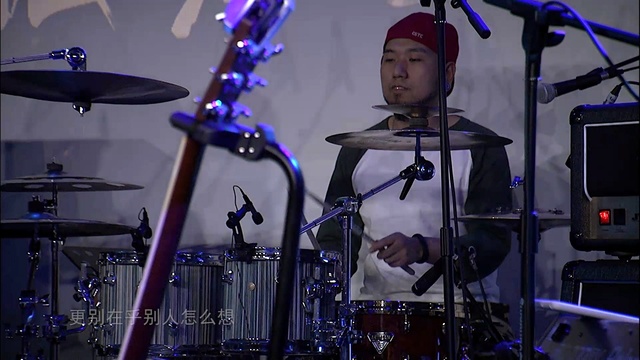 许钧 - 暖光 (QQ音乐巅峰LIVEHOUSE许钧专场)