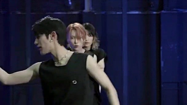 OnlyOneOf (온리원오브) - skinz (舞蹈版)