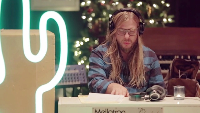 Kacey Musgraves - Behind 