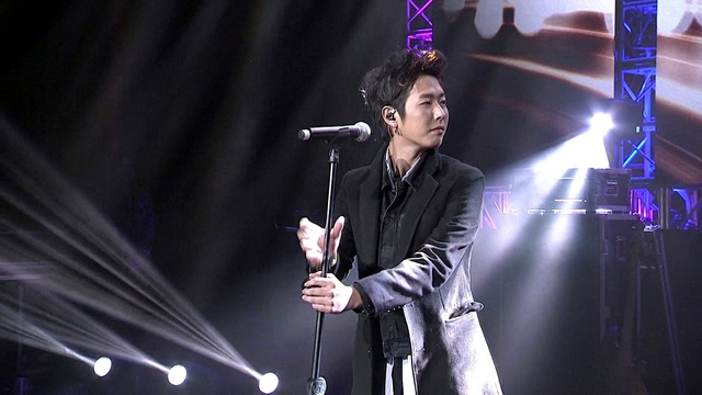 金韩一 - Runaway (QQ音乐巅峰尊享会-温岚成都尊享会)