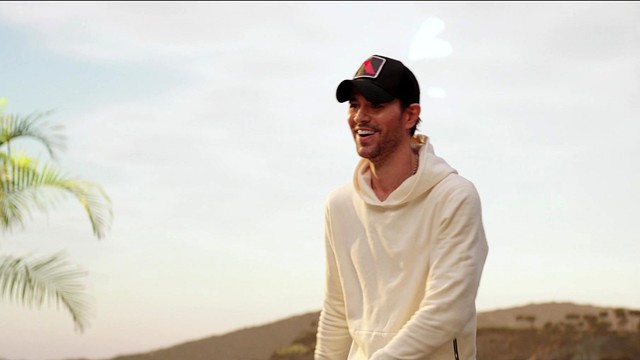 Enrique Iglesias - Fría (Official Video)