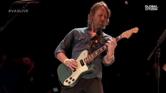 Foo Fighters - Back in Black (VAX LIVE)