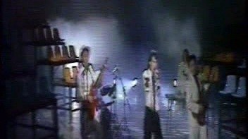 东方快车 - 就让世界多一颗心 (KTV版)
