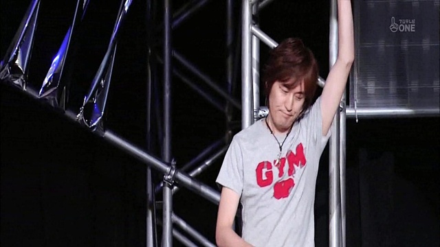 走廊奔跑队7 - Girls' Factory 2011 Part1 (Live)