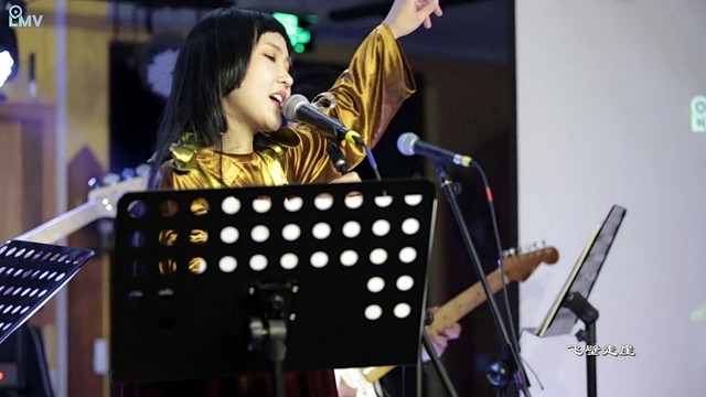 张三弥 - 哑巴酒馆 (Live)