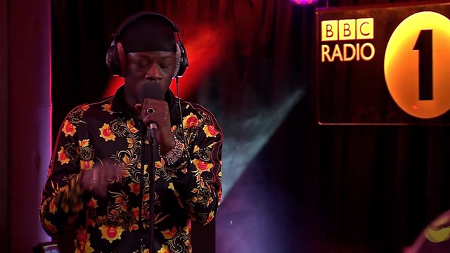 J Hus - 21 Questions (Live At the Lounge)