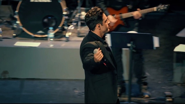 Bustamante - Bésame Mucho (En Directo En El Teatro De La Ciudad Esperanza Iris / 2016)