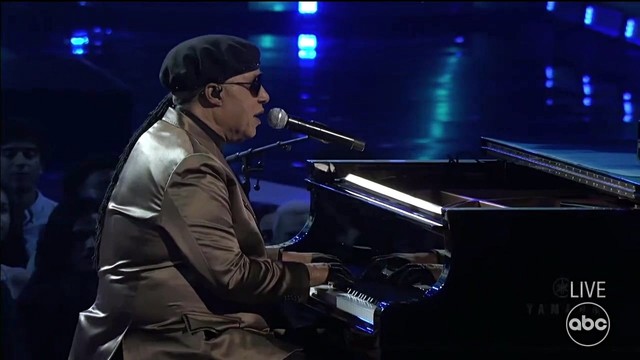 Charlie Puth - Stevie Wonder & Charlie Puth Hot Song Medley (Live On 2022 AMAs)