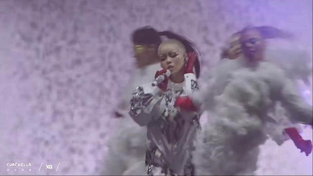 XG - WOKE UP (2025 科切拉音乐节现场)