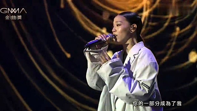 洪佩瑜 - 明室 (2023年金曲奖现场表演) (2023年金曲奖现场表演)