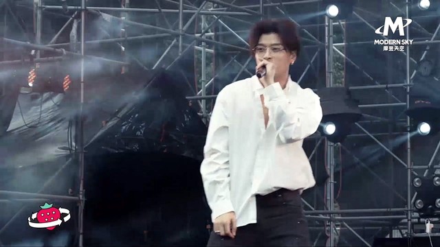 满舒克 - 乐人+LIVE：杭州草莓音乐节主舞台·满舒克 (Live)