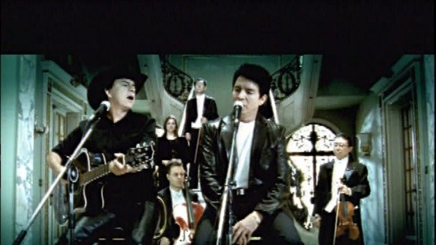 Chitãozinho - Frio Da Solidão(Don't Let Me Down) (Video Clipe)