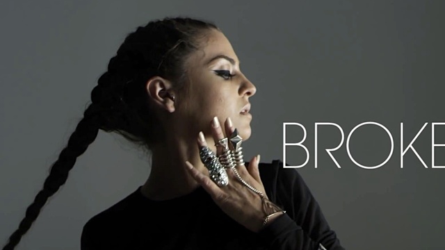 Xenia Ghali - Broken (歌词版)