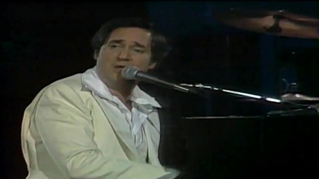 Neil Sedaka - The Immigrant (Live at Jubilee Hall, Edmonton Canada 1981) (Live)