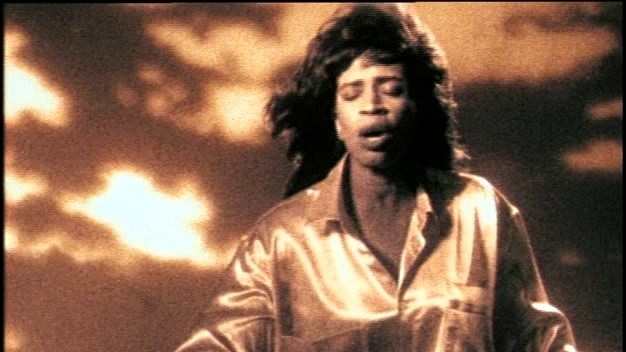 Maureen - Mesmerise Me (Stereo)