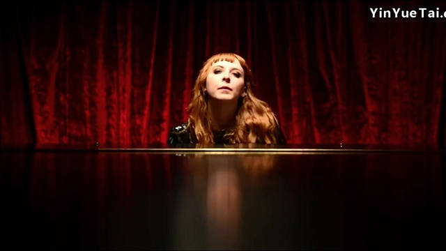 Brooke Waggoner - Squint