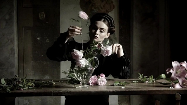 Sophie Ellis-Bextor - Love Is A Camera