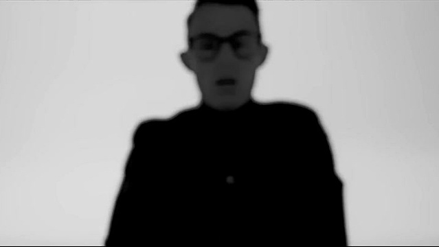 Iska Dhaaf - Happiness