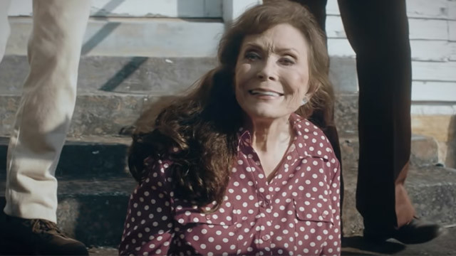 Loretta Lynn - Ain't No Time To Go
