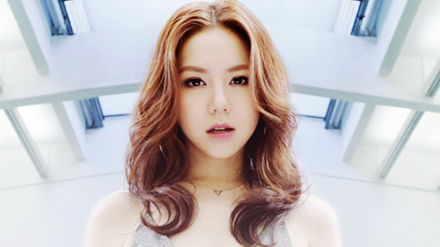 G.E.M. 邓紫棋 - 光年之外 (《太空旅客》电影中国区主题曲)