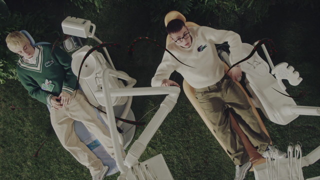 Tredici Pietro - SARA E SABRINA (Lyric Video)