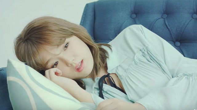 篠崎愛 - Floatin' Like the Moon