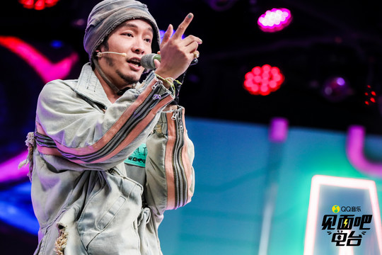 徐真真 - 徐真真演唱《当妮走了》片段开场，最怕rapper唱情歌，独特嗓音太苏了！ (Live)