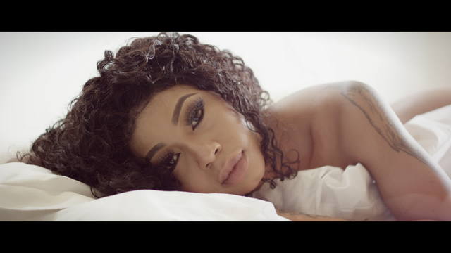 Kelly Khumalo - Ngathwala Ngaye