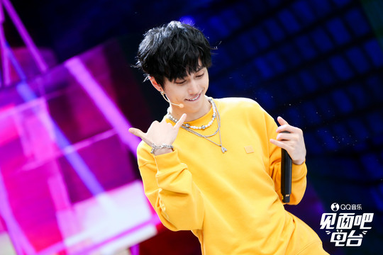 见面吧 - AJ赖煜哲开场带来《POWER》，节奏与电音的完美契合 (Live)