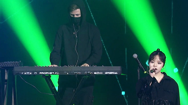 Alan Walker - Alan Walker联手CORSAK及黄霄云 “Sad Sometimes” 上海全球首演 (Live)