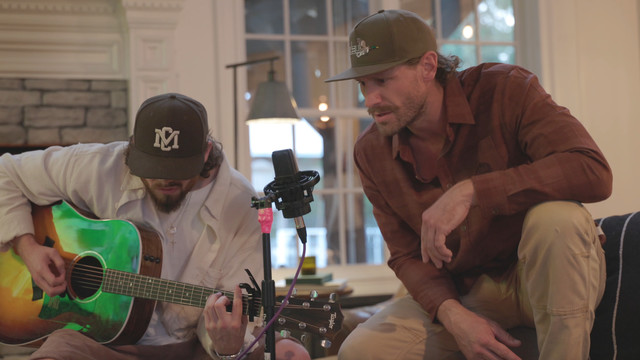 Chase Rice - I Walk Alone(Fireside Sessions) (Acoustic)