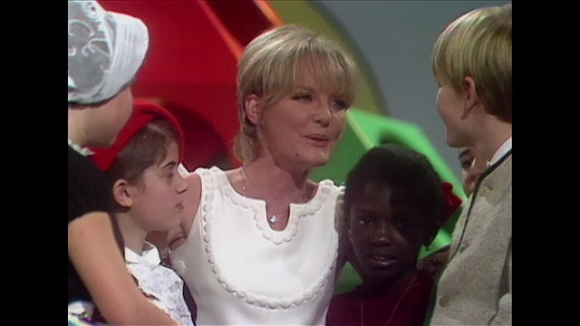 Petula Clark - Fill The World With Love (Live)