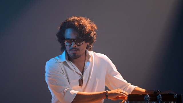 Raaza Razaq - Ellaa Jaalakangalum