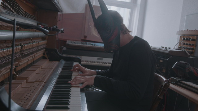 Ólafur Arnalds - Lambert x Ólafur Arnalds: Back To The Sky — piano reworks (Performance video)