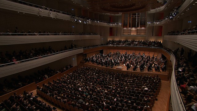 Lucerne Festival Orchestra - Mahler: Symphony No. 5 in C Sharp Minor / Pt. 3: V. Rondo-Finale. Allegro – Allegro giocoso. Frisch (Live)