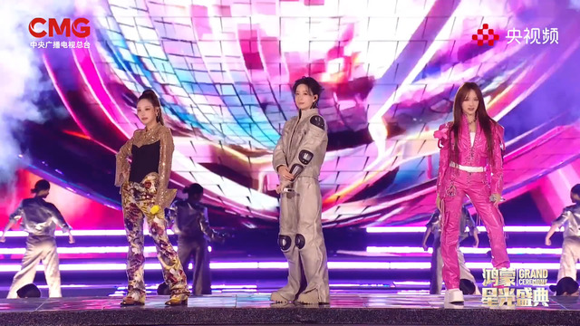 李斯丹妮 - Winner Get To Work + 煽风点火 + 无价之姐 (2025鸿蒙星光盛典)