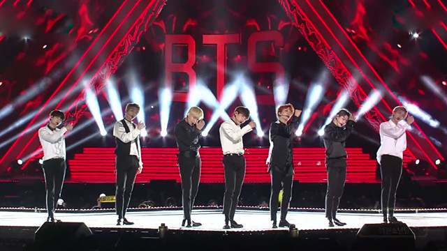 BTS - 피 땀 눈물 (Live At 人气歌谣 2016/10/30) (Blood Sweat & Tears)