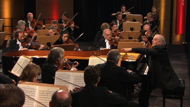 Daniel Barenboim - Beethoven: Piano Concerto No. 5 in E-Flat Major, Op. 73 