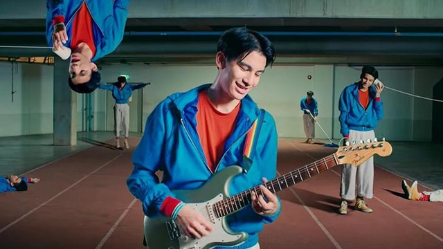 Phum Viphurit - Hello, Anxiety