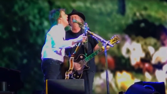 Paul McCartney - A Day In The Life + Give Peace A Chance (Live At Desert Trip 2016/10/8) (Live)