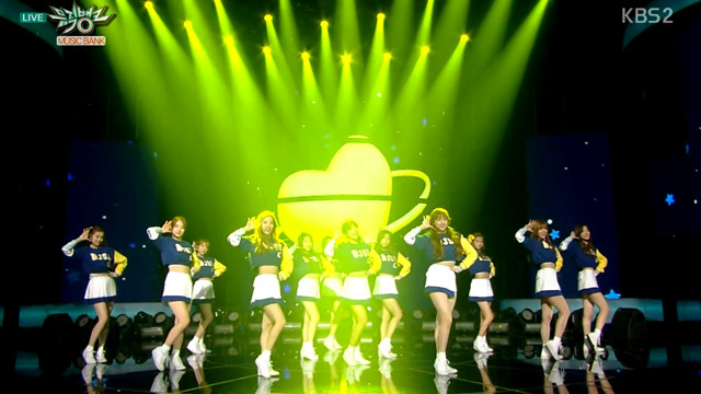 WJSN (宇宙少女) - MoMoMo (모모모) (Live At Music Bank 2016/03/18) (Live)
