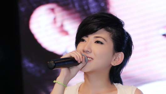 刘忻 - 我只在乎你（快女6进5 11/08/27） (Live)