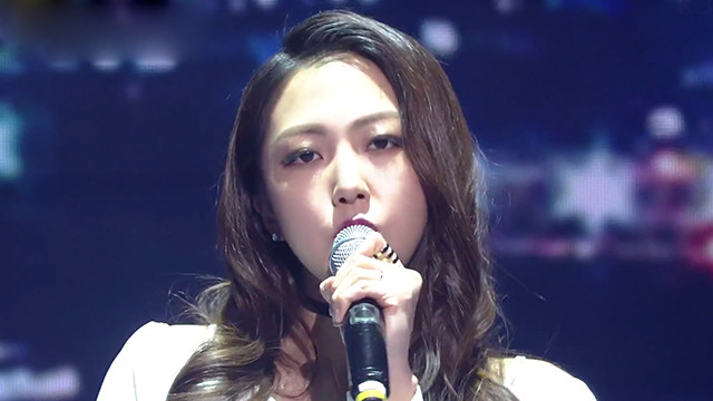 高娜英 - 차가운 밤, 따뜻했던 너. (Live At Music Bank 2017/02/03) (Live) (Cold night, You were warm)