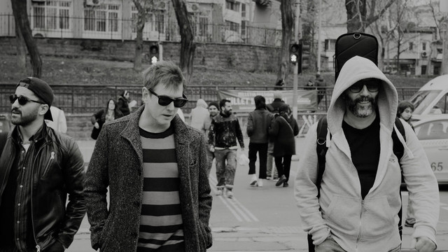 Batuhan Mutlugil - Koş Git Bir De Sen Bak