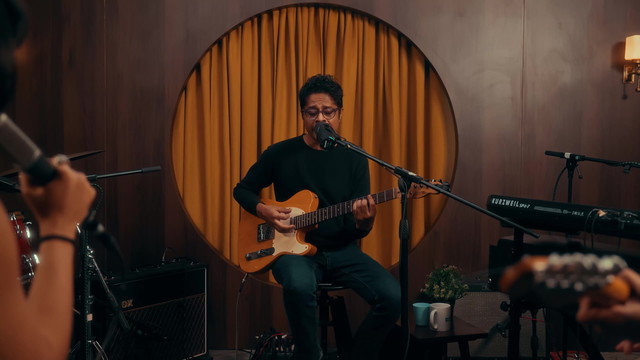 Airport - Jaane Bhi Do Na