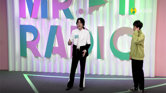 见面吧 - 简弘亦挑战粉丝扭蛋 边波比跳边清唱《不染》 (花絮版)